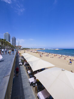 Spanien, Barcelona, La Barceloneta, Strand und Promenade von San Sebastia - AMF004139