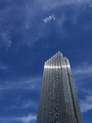 USA, Illinois, Chicago, HIgh-rise building, reflective facade - DISF002179