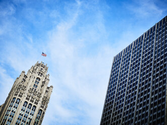 USA, Illinois, Chicago, Hochhäuser, Tribune Tower links - DISF002188