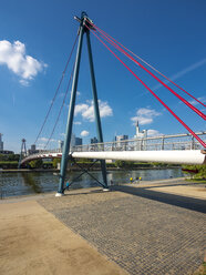 Deutschland, Hessen, Frankfurt, Finanzviertel, Holbeinsteg-Brücke über den Main - AMF004152