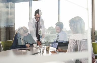 Business people having a meeting in conference room - UUF005501