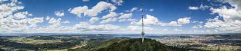 Schweiz, Kanton Zürich, Zürich, Panoramablick mit Fernmeldeturm, lizenzfreies Stockfoto