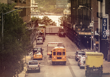 USA, New York City, Blick von der High Line auf den East River - ON000873