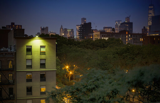 USA, New York City, Blick auf die Skyline von East Village - ONF000922