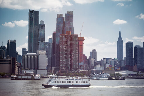 USA, New York City, View of Manhattan skyline and Hudson River - ONF000914