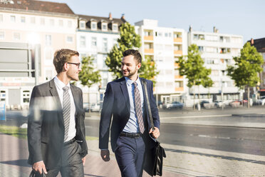 Two young businessmen walking in city - UUF005557