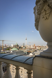 Deutschland, Berlin, Blick auf die Stadt von der Dachterrasse des Französischen Doms - NKF000389