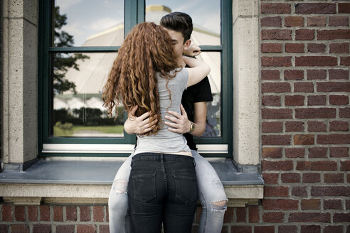 Kissing teenage couple - GDF000861