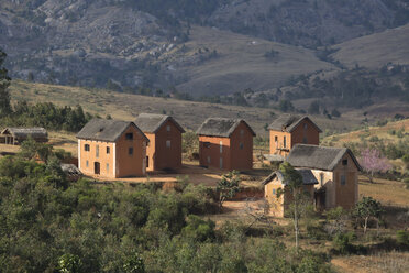 Afrika, Madagaskar, Dorf in den Bergen - SGF001848