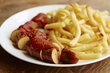 Vegan currywurst with french fries - HAWF000854