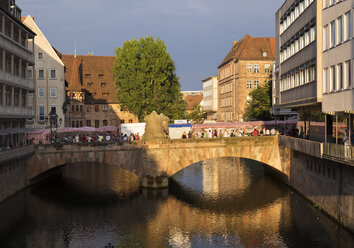 Germany, Nuremberg, museum bridge over Pegnitz River - SIEF006767