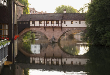 Germany, Nuremberg, bridge over Pegnitz River at Henkerturm - SIEF006768