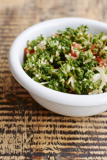 Petersilien-Tabbouleh-Salat, mit Petersilie, Tomaten, Zwiebeln, Bulgur - HAWF000857