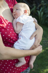 Baby girl in the arms of her mother - DEGF000514