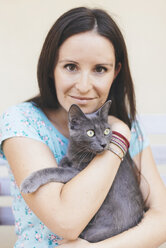 Woman holding Russian Blue - GEMF000341