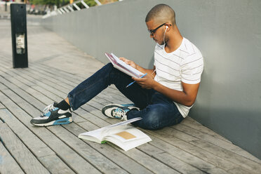 Young Afro-american man studying language - EBSF000866