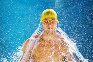Schwimmer, Wasserspülung am Kopf - MAEF010994