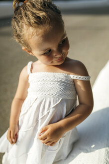 Porträt eines schielenden kleinen Mädchens - MGOF000645