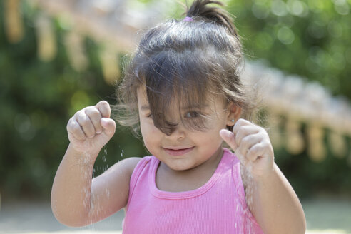 Portrait of little girl playing with sand - ERLF000026