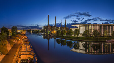 Deutschland, Wolfsburg, Autostadt, Autofabrik - PVCF000648