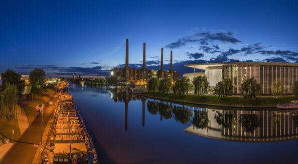 Deutschland, Wolfsburg, Autostadt, Autofabrik - PVCF000648