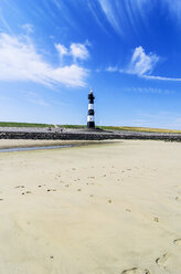 Niederlande, Breskens, Leuchtturm am Strand - THAF001432