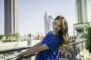 Germany, Frankfurt, portrait of smiling businesswoman - RIBF000283