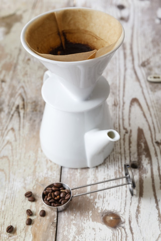 Zubereitung von Filterkaffee, lizenzfreies Stockfoto
