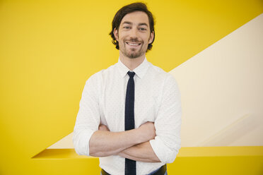 Portrait of mature man wearing shirt and tie standing in front of a yellow wall - MFF002119