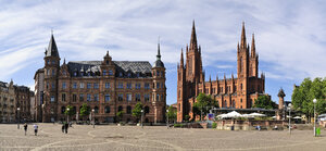 Deutschland, Hessen, Wiesbaden, Marktkirche und neues Rathaus links - BTF000393