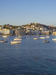 Spanien, Mallorca, Blick auf die Bucht von Santa Ponca, Costa de la Calma - AMF004190