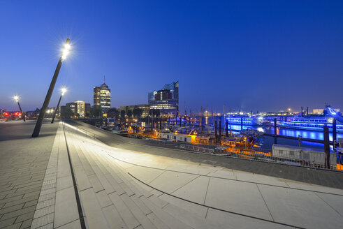 Germany, Hamburg, Hanseatic Trade Center, Elbphilharmonie and harbor at night - RJF000497