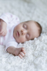 Hand of sleeping newborn baby girl - SHKF000364