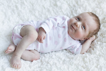 Portrait of smiling newborn baby girl - SHKF000363