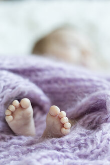 Füße eines neugeborenen Mädchens - SHKF000362