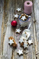 Home-baked cinnamon stars, shovel of flour, spices and red Christmas bauble - ODF001281