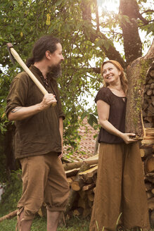 Smiling couple with axe and firewood - MIDF000611