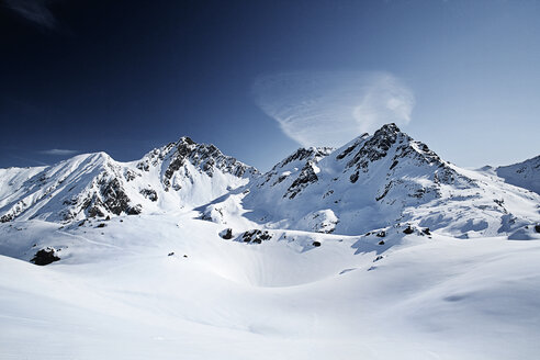 Österreich, Tirol, Ischgl, Winterlandschaft in den Bergen - ABF000652