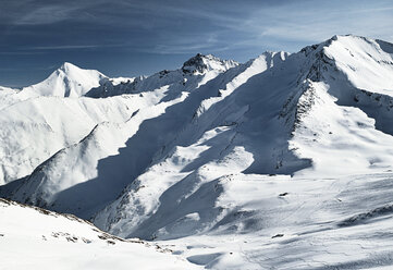 Österreich, Tirol, Ischgl, Winterlandschaft in den Bergen - ABF000646