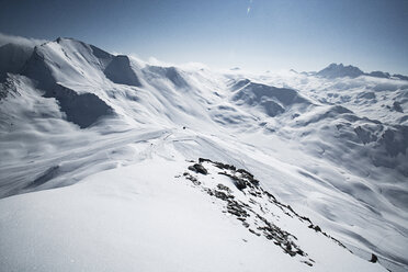 Österreich, Tirol, Ischgl, Winterlandschaft in den Bergen - ABF000667