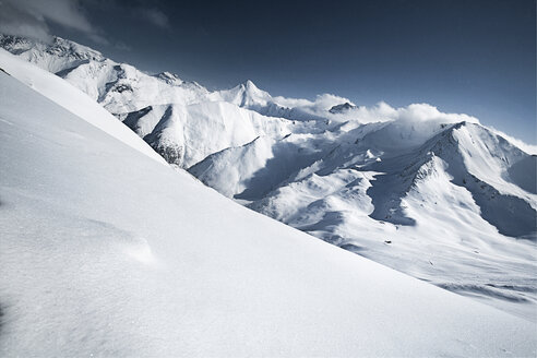 Österreich, Tirol, Ischgl, Winterlandschaft in den Bergen - ABF000668