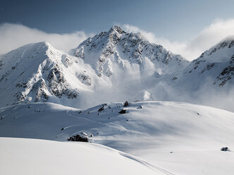 Österreich, Tirol, Ischgl, Winterlandschaft in den Bergen - ABF000638