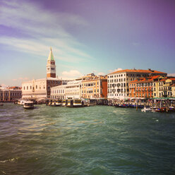 Italien, Venedig, Annäherung an den Markusplatz - LVF003813