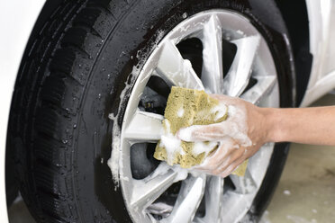 Car cleaning, man cleaning car, washing the alloy wheel - LYF000485