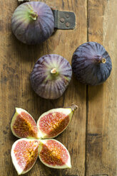 Figs on wood - ODF001319