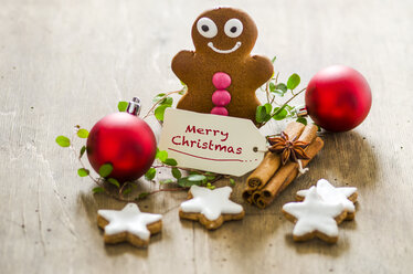 Christmas decoration with gingerbread man, cinnamon stars and Christmas baubles - ODF001314