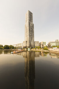 Deutschland, Köln, Blick auf den Köln Tower im Media Park - VIF000400