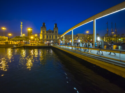 Spanien, Katalonien, Barcelona, Port Vell, Rambal del Mar, Hafen, ehemaliges Zollhaus am Abend - AMF004215