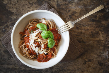Bowl with spelt whole grain spaghetti, tomato sauce, parmesan and basil - EVGF002215