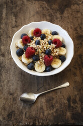 Bowl of muesli with banana slices, raspberries and blueberries - EVG002225